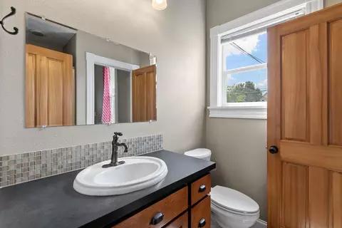 Bath - 914 E Nora Ave, Spokane, WA 99207 photo 1 of 2