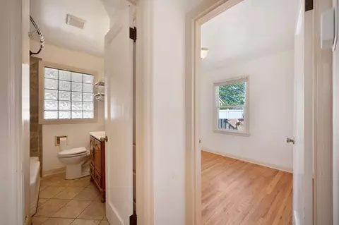 Entry Way - 2907 E Hoffman Ave, Spokane, WA 99207 photo 2 of 2