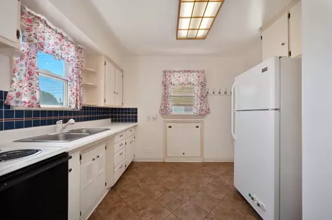 Kitchen - 2907 E Hoffman Ave, Spokane, WA 99207 photo 1 of 1