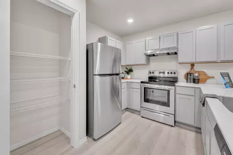 Kitchen - 4474 W Vel View Ave, Spokane, WA 99208 photo 3 of 5