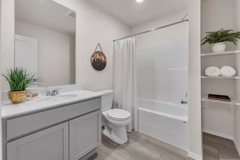 Bath - 4474 W Vel View Ave, Spokane, WA 99208 photo 2 of 2