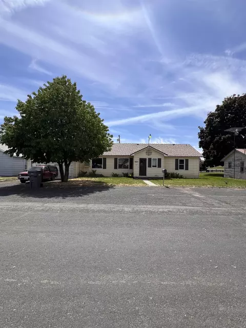 614 NW Cole Ave, Wilbur, WA 99185