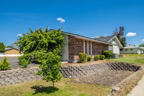 3903 N Oak St, Spokane, WA 99205