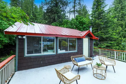 11661 N Honeymoon Bay Rd, Newman Lake, WA 99025