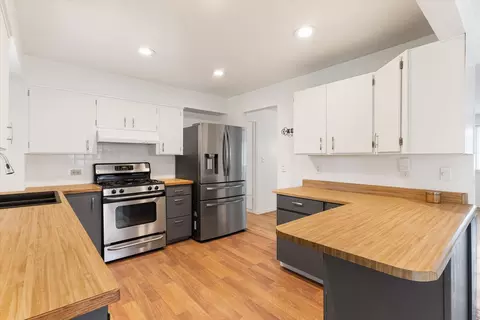 Kitchen - 13619 E 29th Ave, Spokane Valley, WA 99216 photo 2 of 3