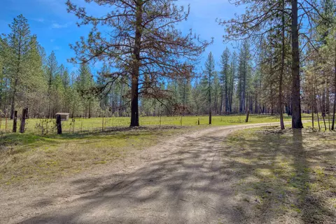 13418 E Bridges Rd, Elk, WA 99009