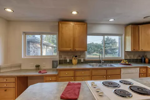Kitchen - 540 N Pine St, Spangle, WA 99031 photo 4 of 6