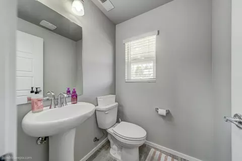 Entry Way - 912 E Silver Pine Rd, Colbert, WA 99005 photo 3 of 4