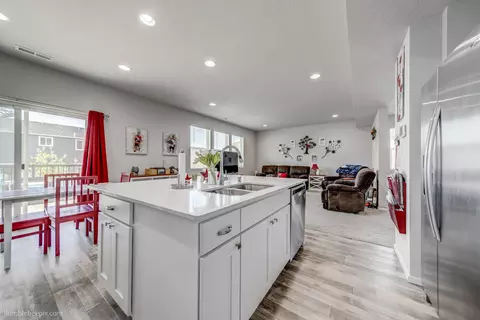 Kitchen - 912 E Silver Pine Rd, Colbert, WA 99005 photo 4 of 6