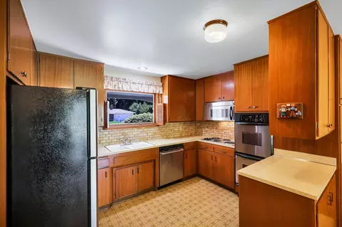 Kitchen - 2017 E 35th Ave, Spokane, WA 99203 photo 2 of 3