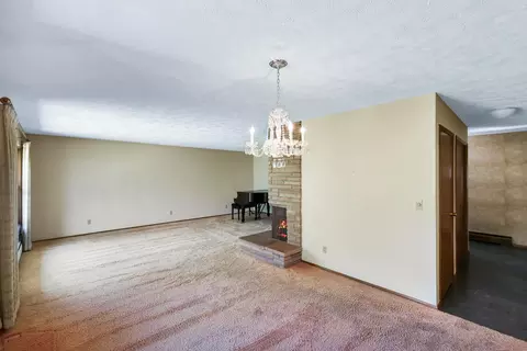 Living - 2017 E 35th Ave, Spokane, WA 99203 photo 2 of 5