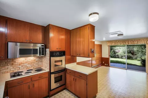 Kitchen - 2017 E 35th Ave, Spokane, WA 99203 photo 3 of 3