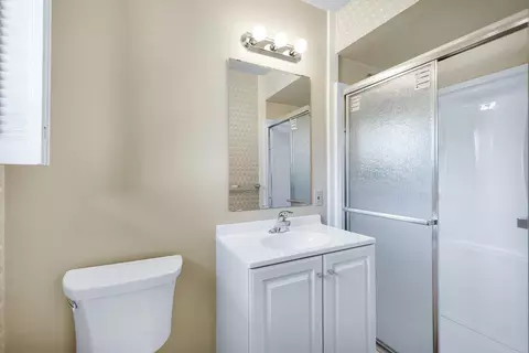Bath - 2017 E 35th Ave, Spokane, WA 99203 photo 3 of 4