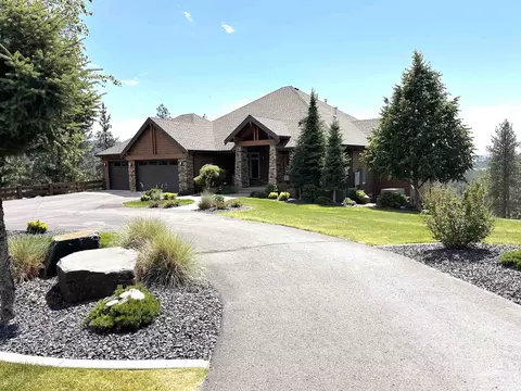 13721 N Riverbluff Ln, Spokane, WA 99208