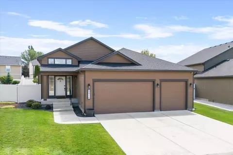 8416 N Maple Ln, Spokane, WA 99208