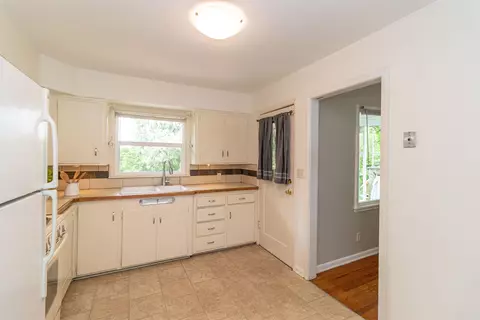 Kitchen - 1211 E 14th Ave, Spokane, WA 99202 photo 2 of 3
