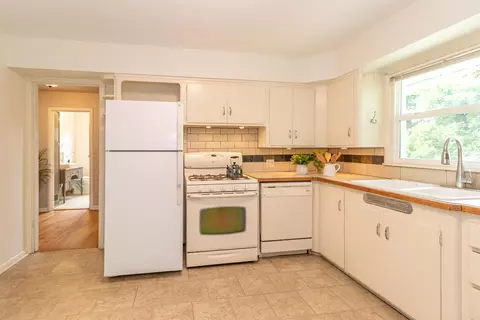 Kitchen - 1211 E 14th Ave, Spokane, WA 99202 photo 3 of 3