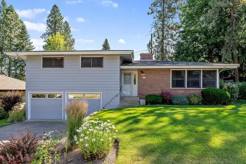 7420 N Laurelhurst Dr, Spokane, WA 99208