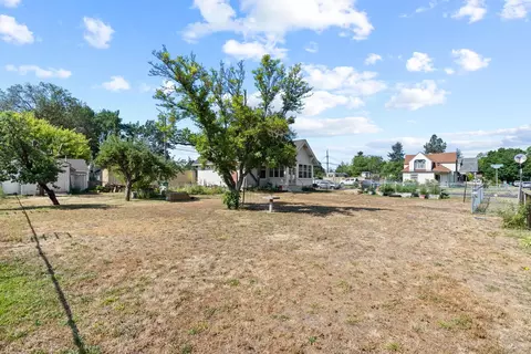 Exterior - 802 E Olympic Ave, Spokane, WA 99207 photo 8 of 10