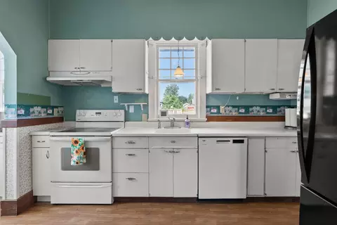 Kitchen - 802 E Olympic Ave, Spokane, WA 99207 photo 3 of 5