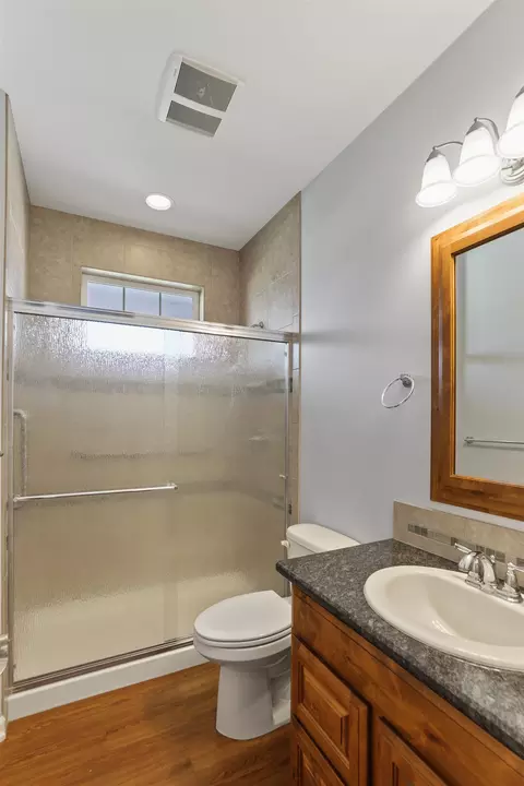 Bath - 14326 E 5th Ln, Spokane Valley, WA 99216 photo 3 of 4