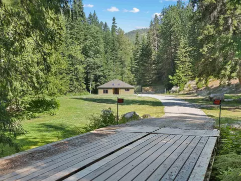 19111 N Thompson Creek Rd, Newman Lake, WA 99025
