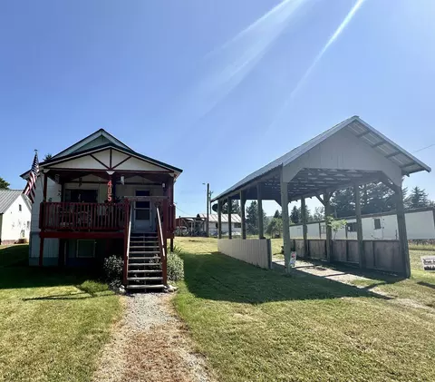 405 Blackwell St, Ione, WA 99139