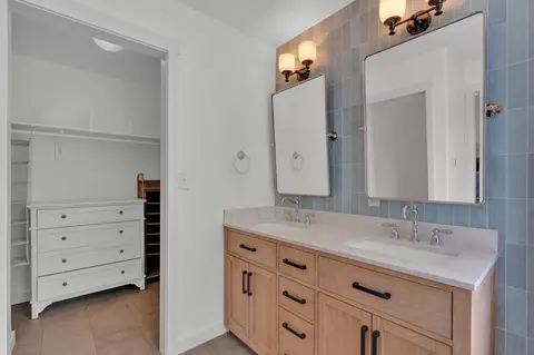 Bath - 809 E Ballard Rd, Colbert, WA 99005 photo 3 of 4