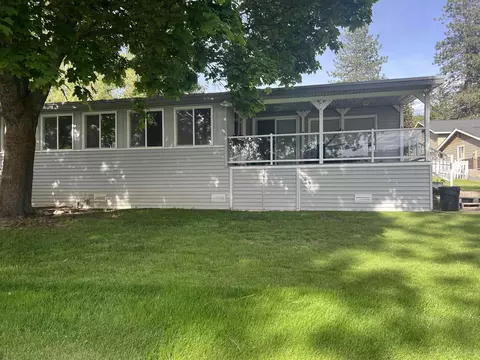 4581 Wanakiwin Dr, Loon Lake, WA 99148