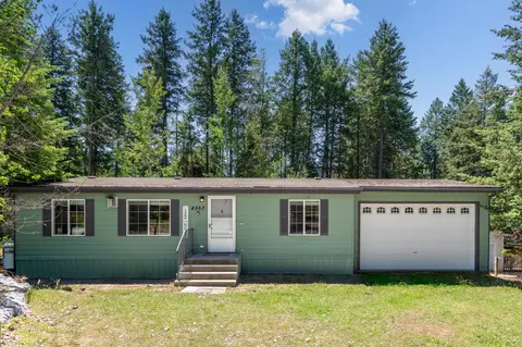 4563 Wanakiwin Dr, Loon Lake, WA 99148