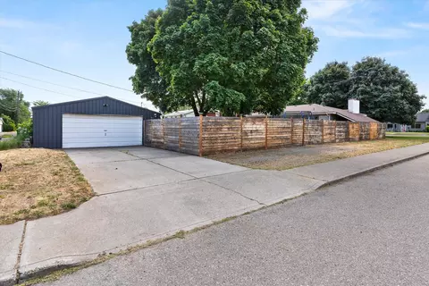 Exterior - 3003 Ermina Ave, Spokane, WA 99207 photo 6 of 8