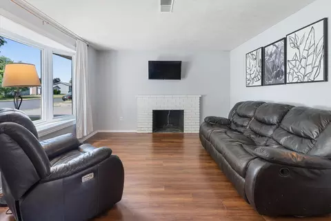Living - 3003 Ermina Ave, Spokane, WA 99207 photo 1 of 3