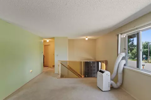 Living - 11022 E Maxwell Ave, Spokane Valley, WA 99206 photo 2 of 4