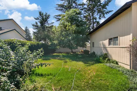 Exterior - 11022 E Maxwell Ave, Spokane Valley, WA 99206 photo 7 of 11