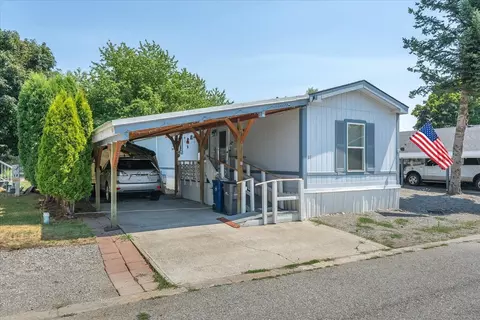 18721 E Boone St #11, Greenacres, WA 99016