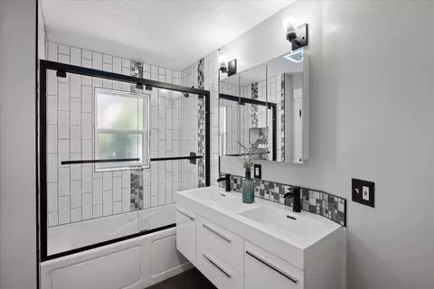 Bath - 2305 E 34th Ave, Spokane, WA 99223 photo 2 of 5