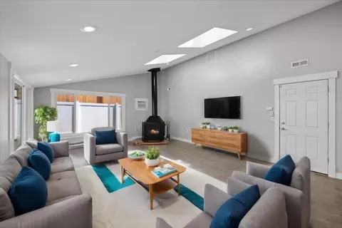 Living - 2305 E 34th Ave, Spokane, WA 99223 photo 8 of 11