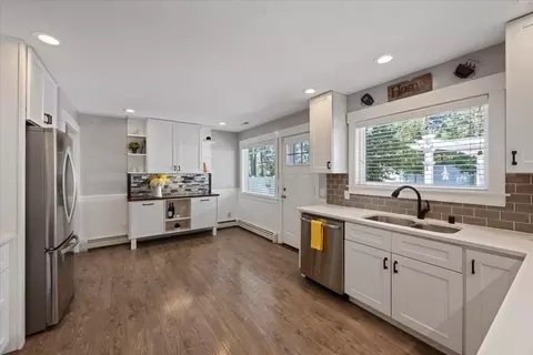 Kitchen - 2305 E 34th Ave, Spokane, WA 99223 photo 2 of 3