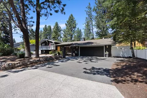 Exterior - 2305 E 34th Ave, Spokane, WA 99223 photo 4 of 11