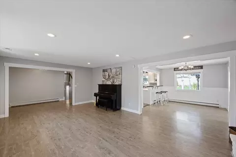 Living - 2305 E 34th Ave, Spokane, WA 99223 photo 5 of 11