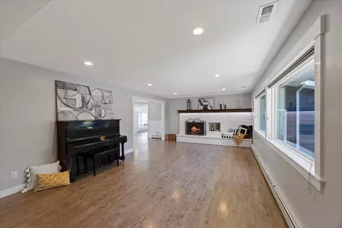 Living - 2305 E 34th Ave, Spokane, WA 99223 photo 3 of 11