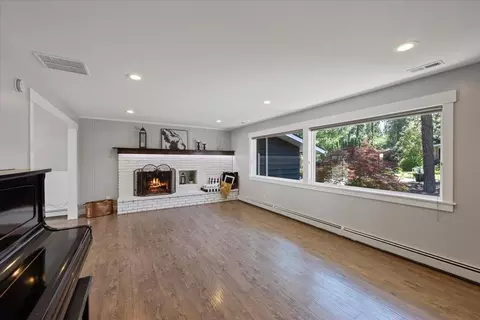 Living - 2305 E 34th Ave, Spokane, WA 99223 photo 4 of 11