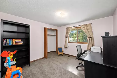 Bedroom - 11120 E 24th Ave, Spokane Valley, WA 99206 photo 2 of 3