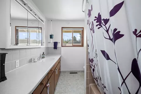 Bath - 11120 E 24th Ave, Spokane Valley, WA 99206 photo 2 of 3