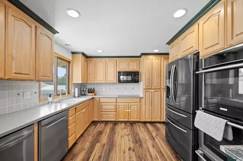 Kitchen - 11120 E 24th Ave, Spokane Valley, WA 99206 photo 2 of 5