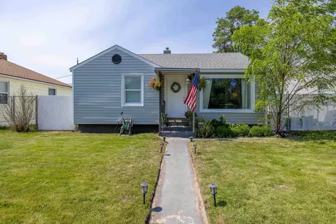 4823 N Oak St, Spokane, WA 99205
