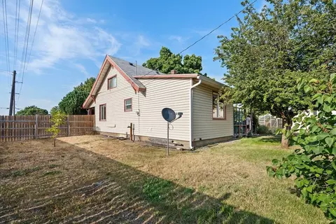 Exterior - 1404 E Wabash Ave, Spokane, WA 99207 photo 4 of 10