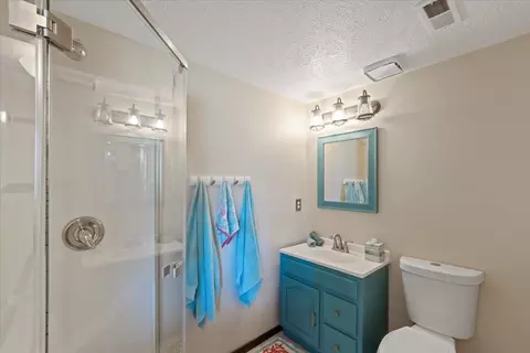 Bath - 4922 E Peone Pines Dr, Mead, WA 99021 photo 1 of 3