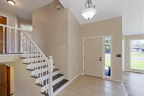 Entry Way - 4922 E Peone Pines Dr, Mead, WA 99021 photo 2 of 4