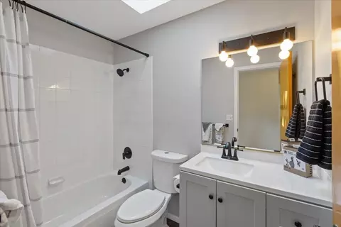 Bath - 4922 E Peone Pines Dr, Mead, WA 99021 photo 3 of 3